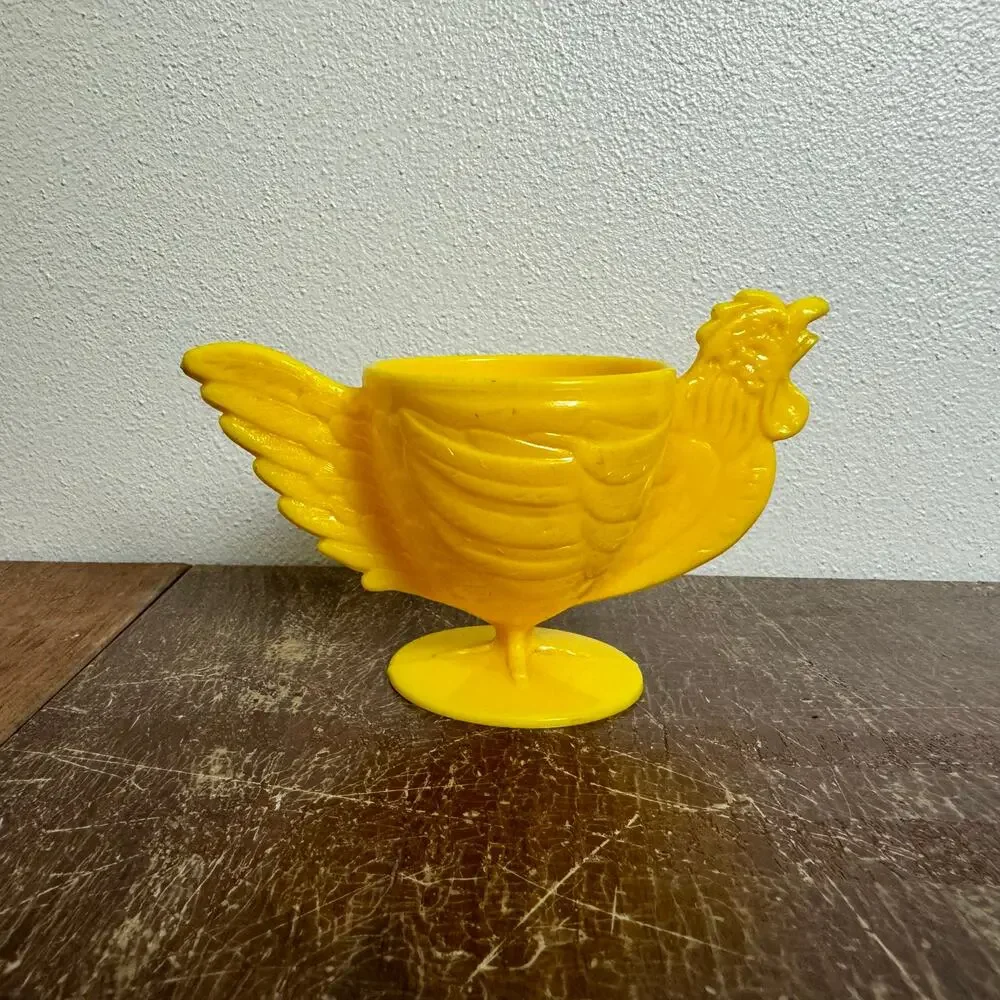Vintage Plastic Yellow Chicken Egg Cup‎